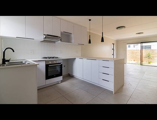 3 BEDROOM SECTIONAL TITLE FOR SALE IN THATCHFIELD RIDGE